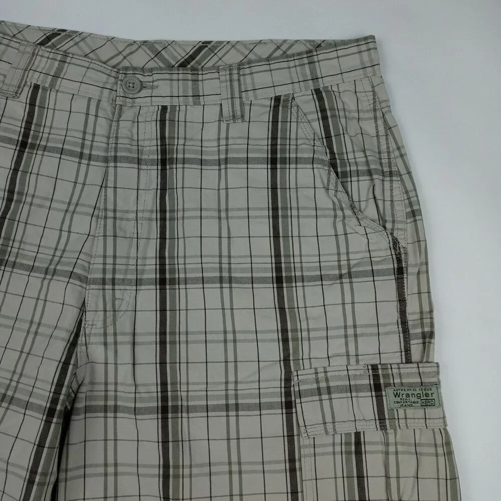 WRANGLER Plaid Shorts Cargo Pockets Men's Size 36 - Picture 2 of 7